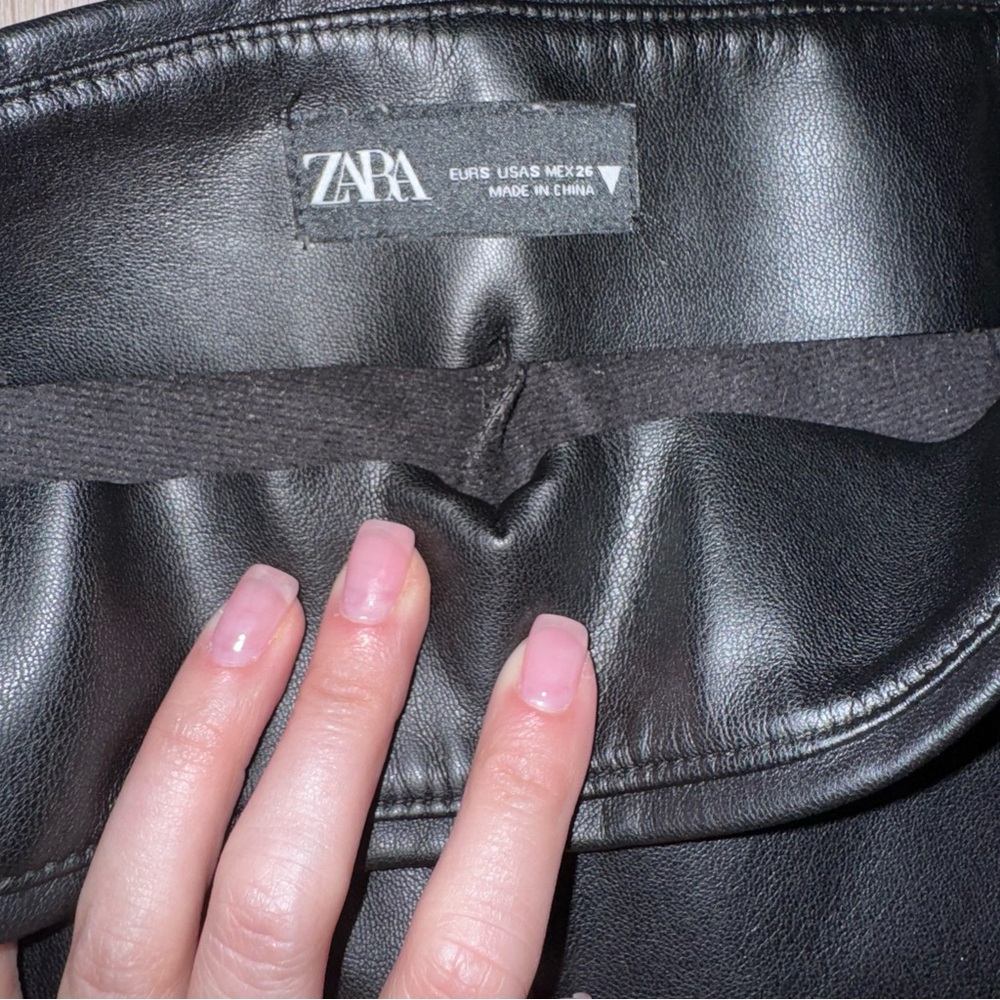 ZARA Faux Leather Leggings with Zipper Detail - Picture 6 of 8